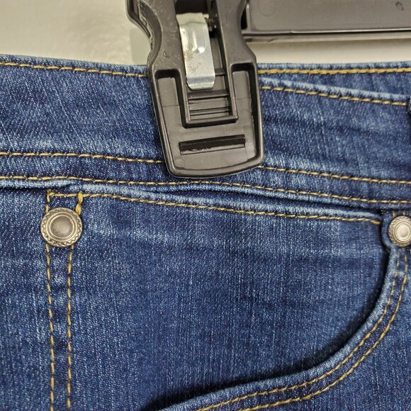 Chrisopher & Banks Dark Wash With Fading Modern Fit Denim Jean Shorts Size 16 - Picture 4 of 12